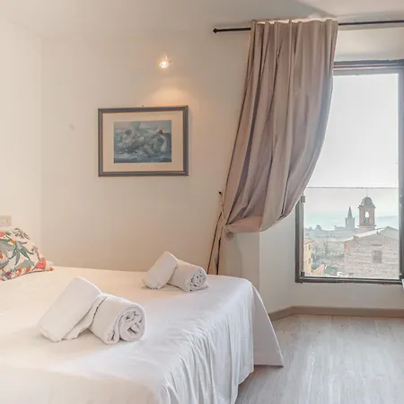 Center - Skyline Apartment